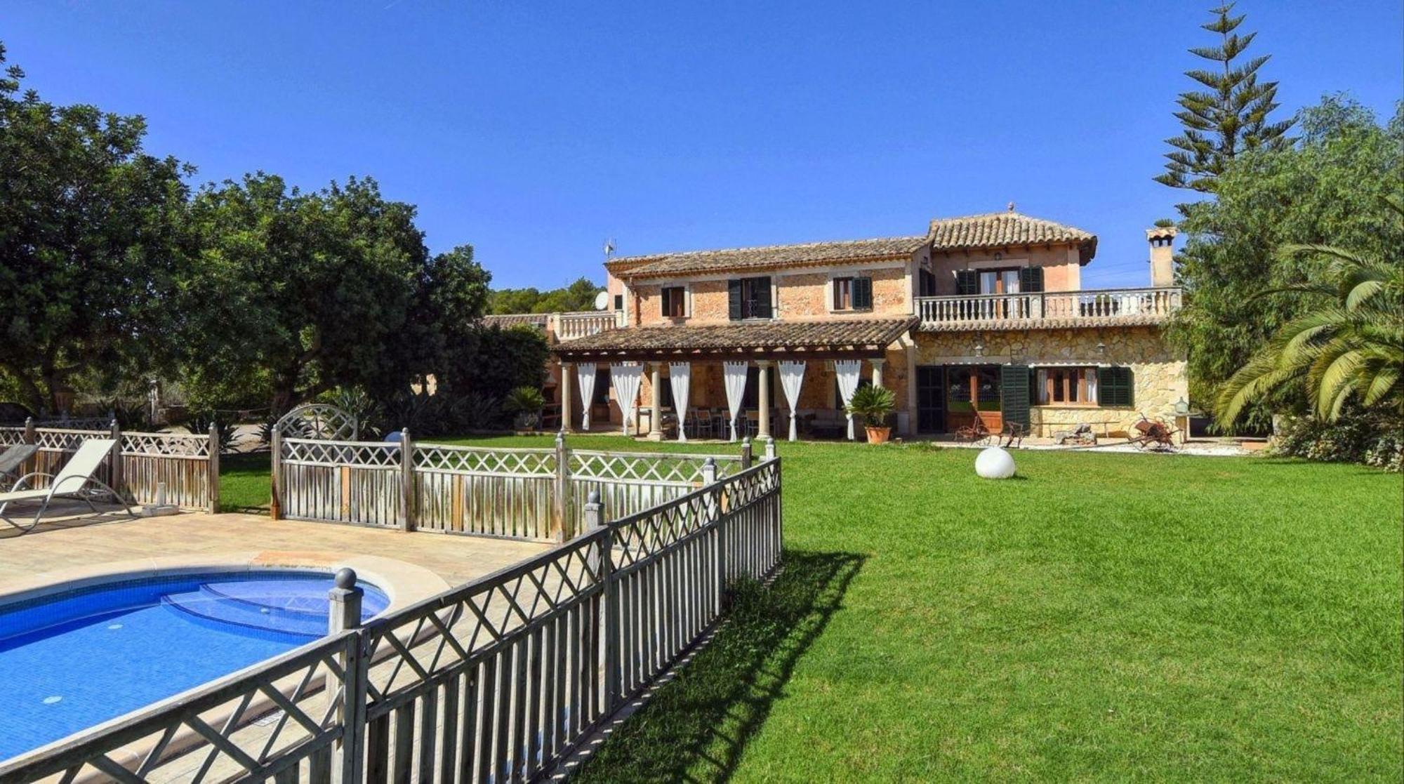 Mit Pool Und Internet Fuer 12 Personen Ferienhaus *