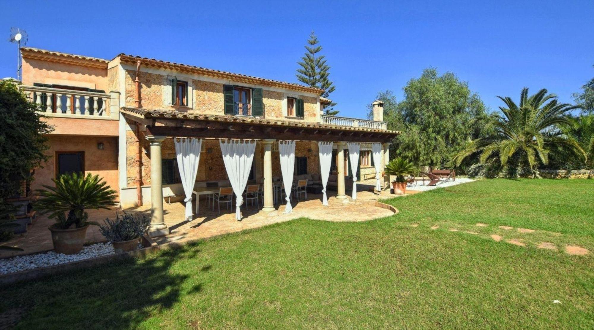 Ferienhaus Mit Pool Und Internet Fuer 12 Personen