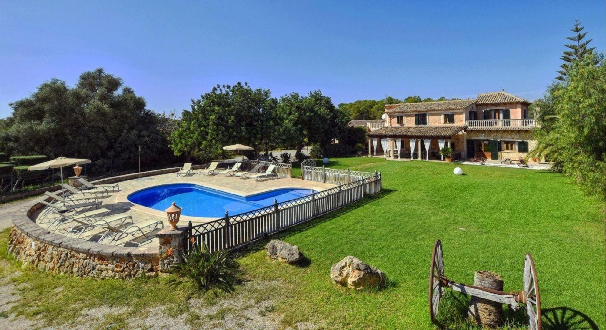 Mit Pool Und Internet Fuer 12 Personen
