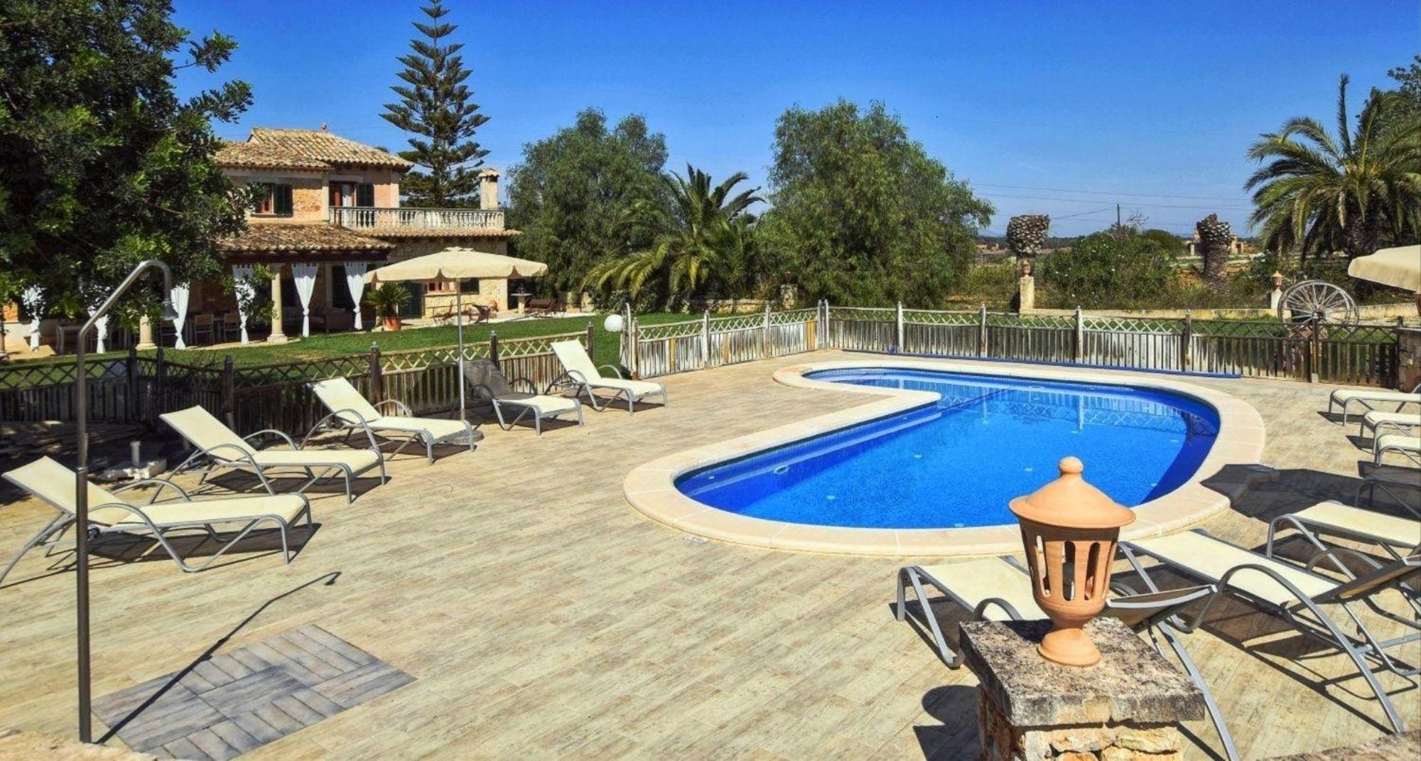 Ferienhaus Mit Pool Und Internet Fuer 12 Personen *
